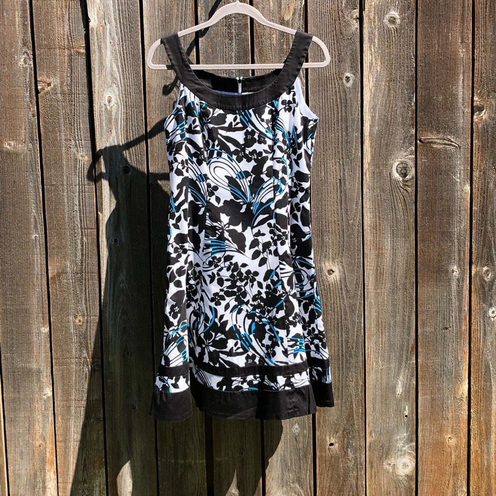 Jones Studio black and blue floral dress size 6